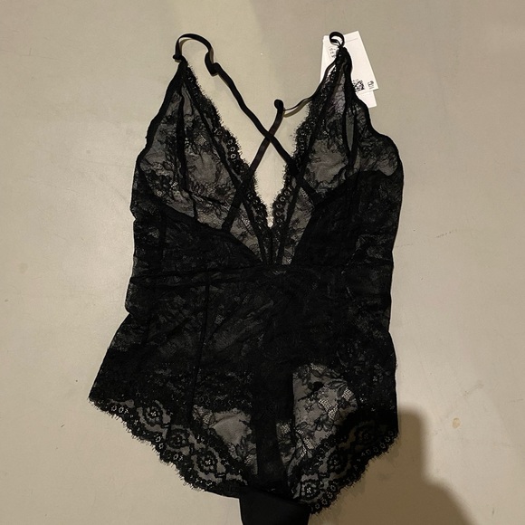 H&M lace thong bodysuit - Picture 1 of 3